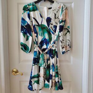 WHBM Elena Floral V-neck Flare Mini Dress size 00P garden party, pretty
